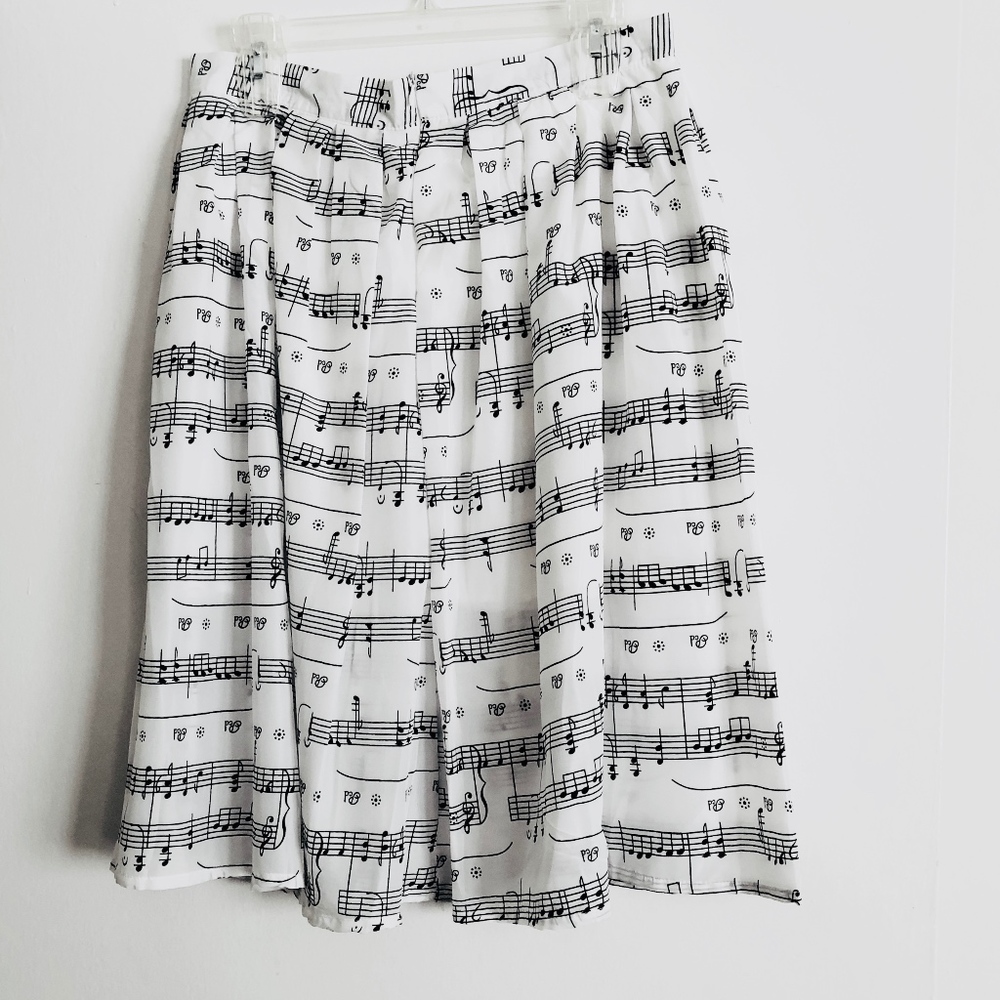 Black and White Pleated Skirt